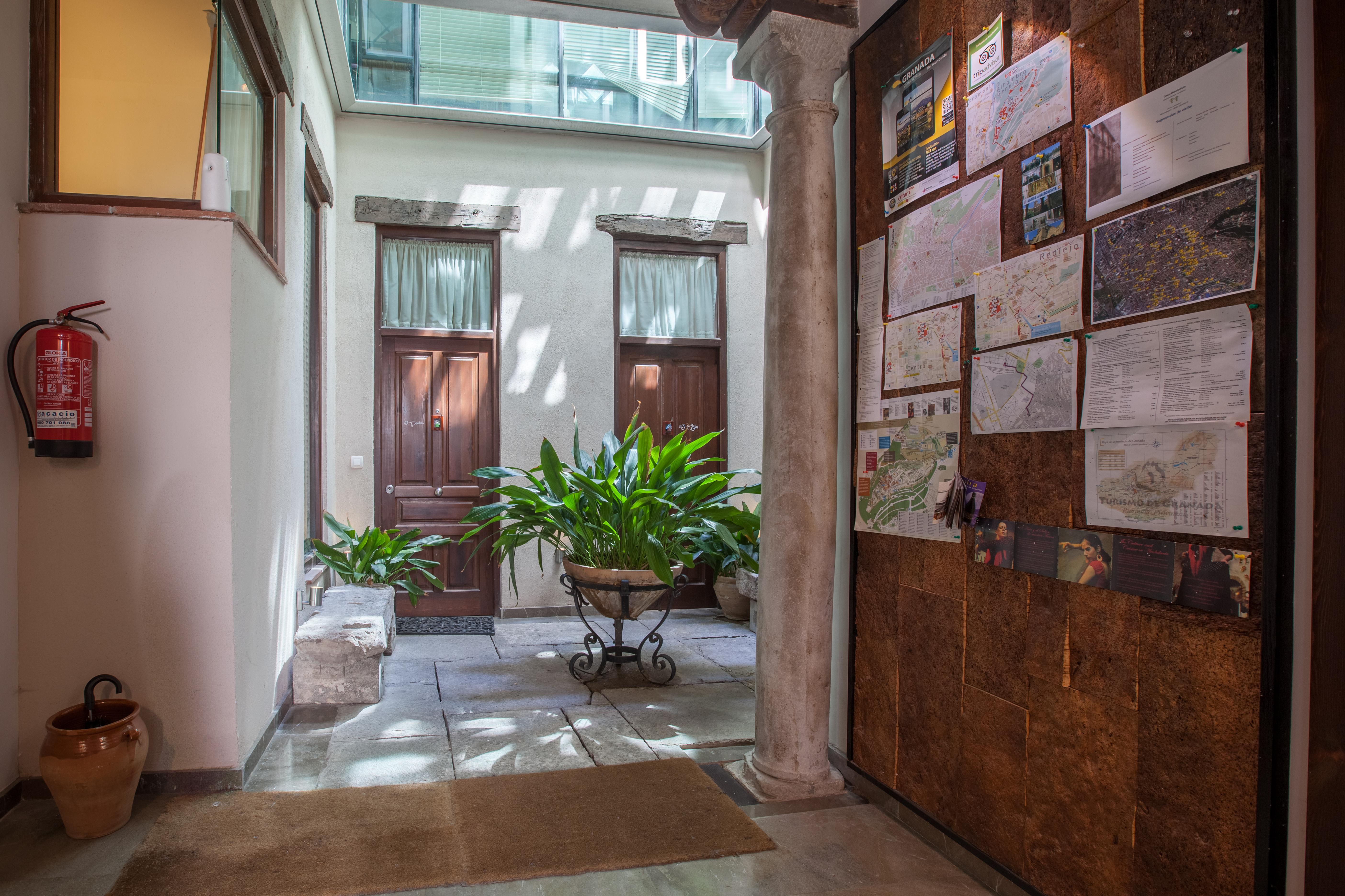 Casa Montalban Apartamentos Turisticos Гранада Екстериор снимка